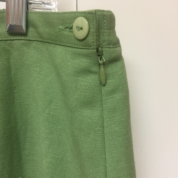 Beautiful classic jade suit. Linen/rayon mix. - Picture 4 of 8